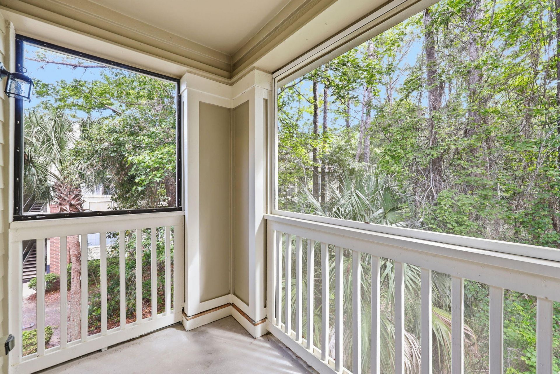 1600 Long Grove Drive Photo 14