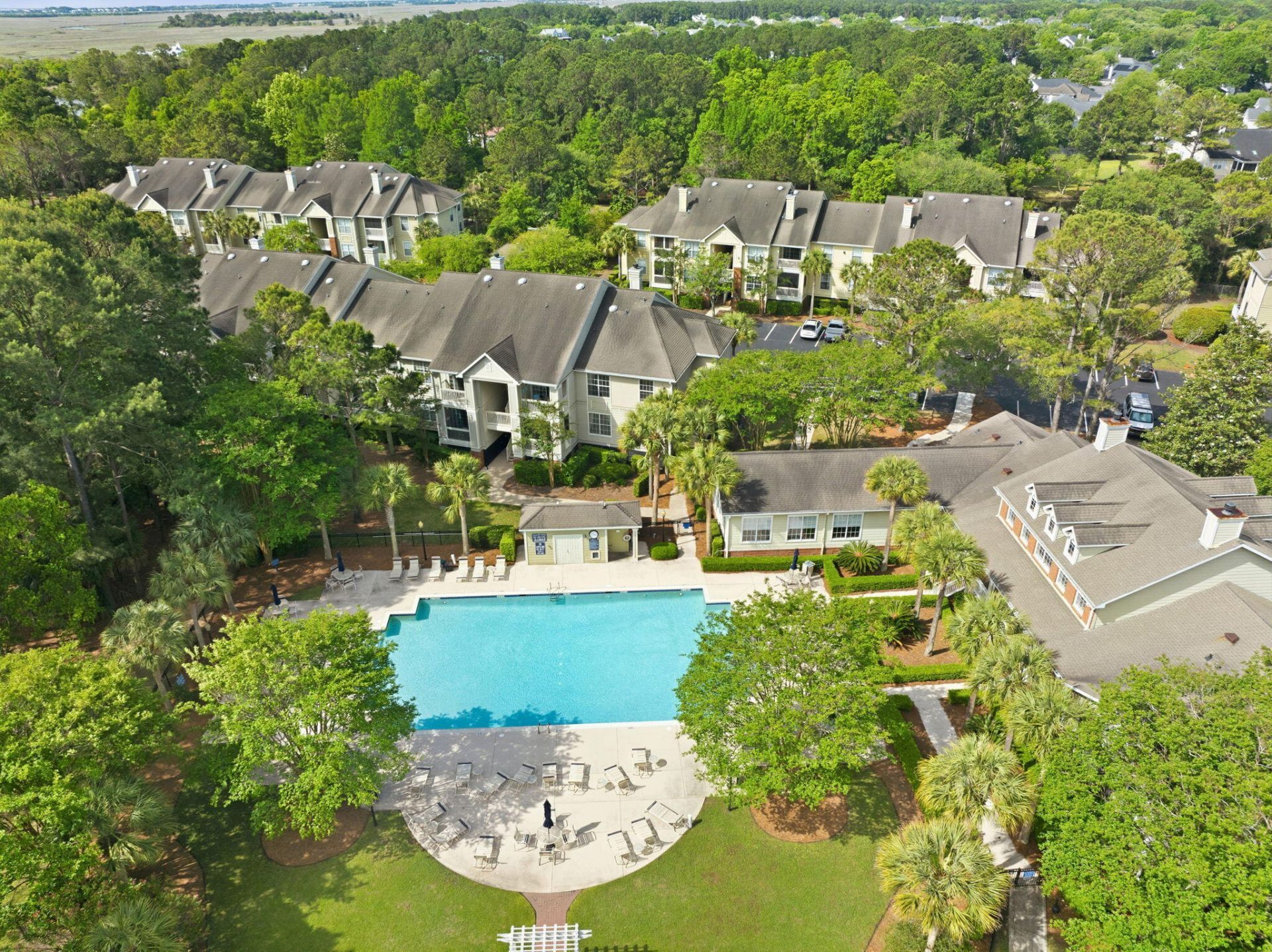 1600 Long Grove Drive Photo 15