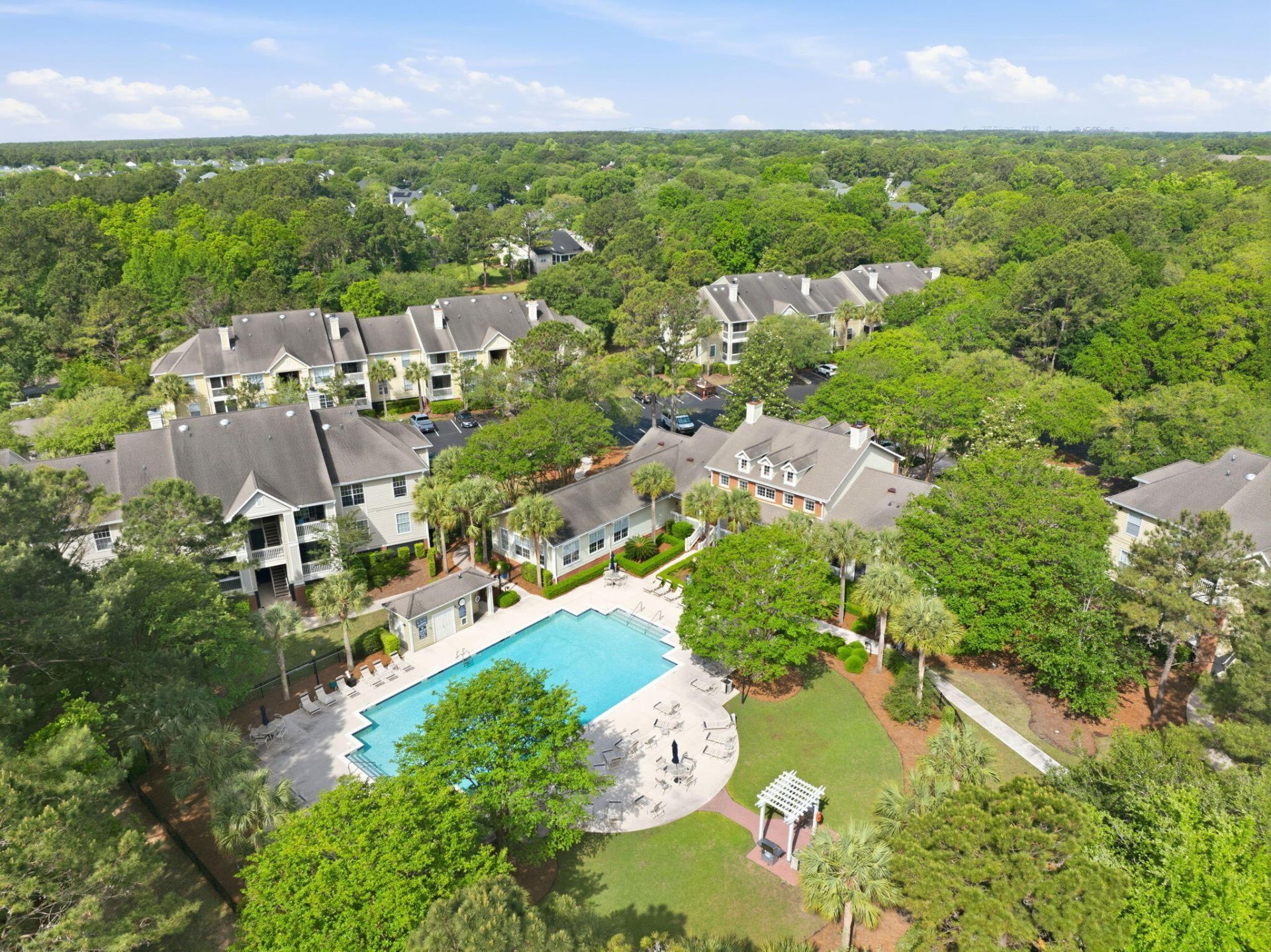 1600 Long Grove Drive Photo 17