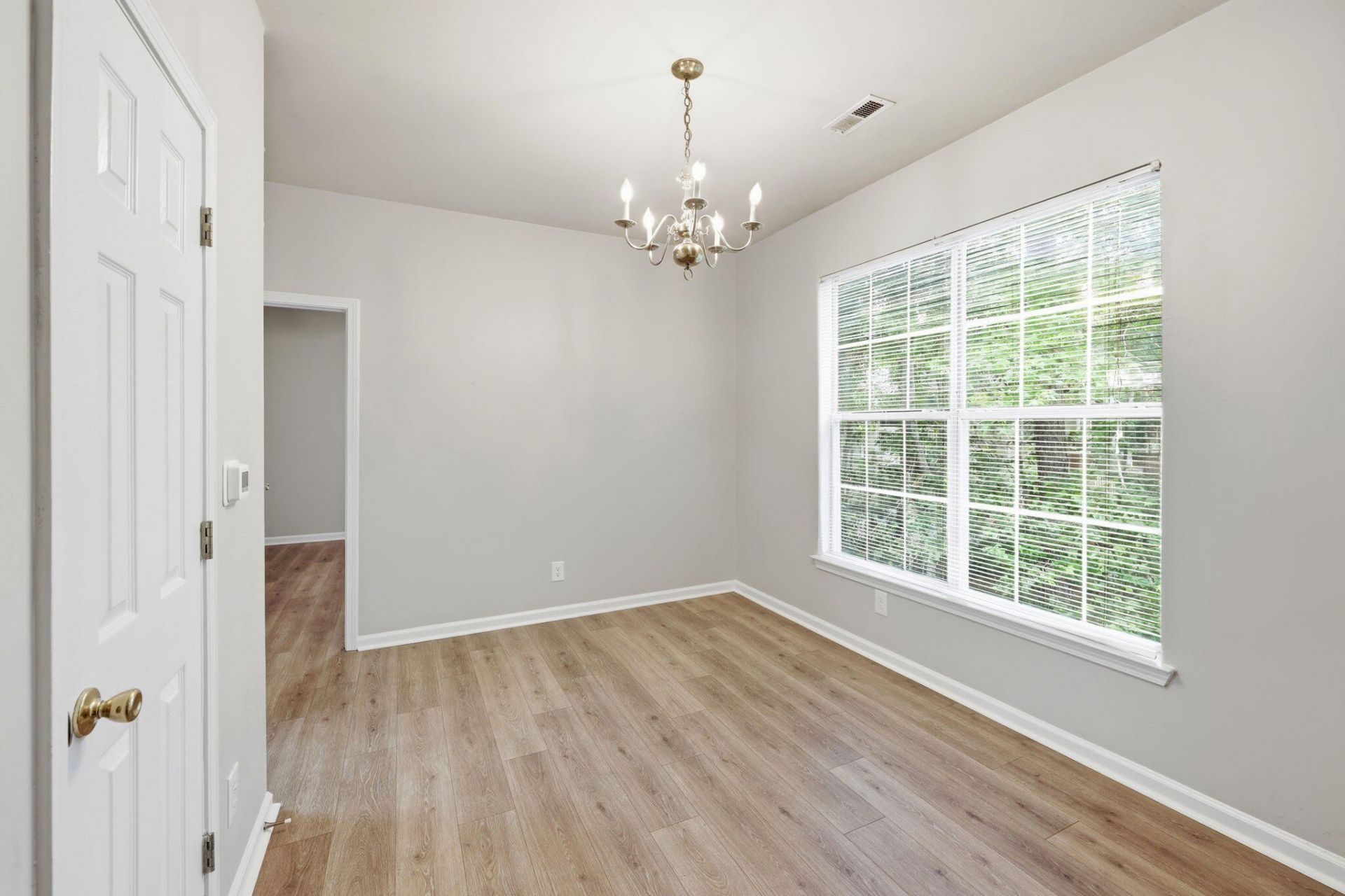 1600 Long Grove Drive Photo 8