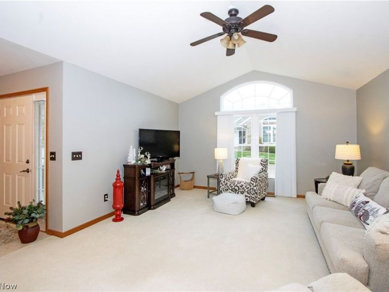 344 Woodbury Circle, Dalton, OH 44618 Photo 5