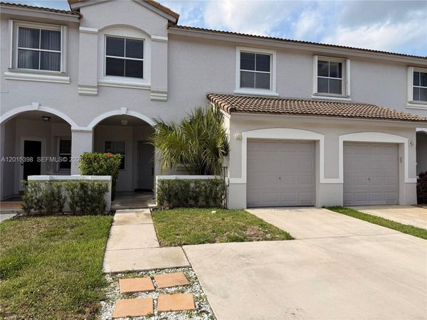 16889 SW 1st Mnr , Pembroke Pines, FL 33027