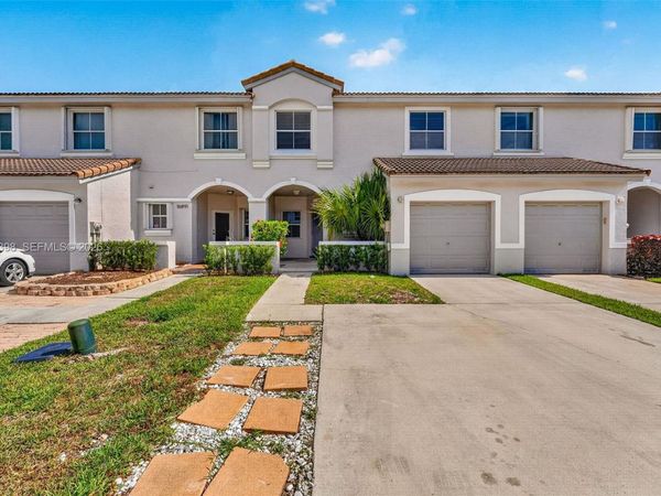 16889 SW 1st Mnr , Pembroke Pines, FL 33027