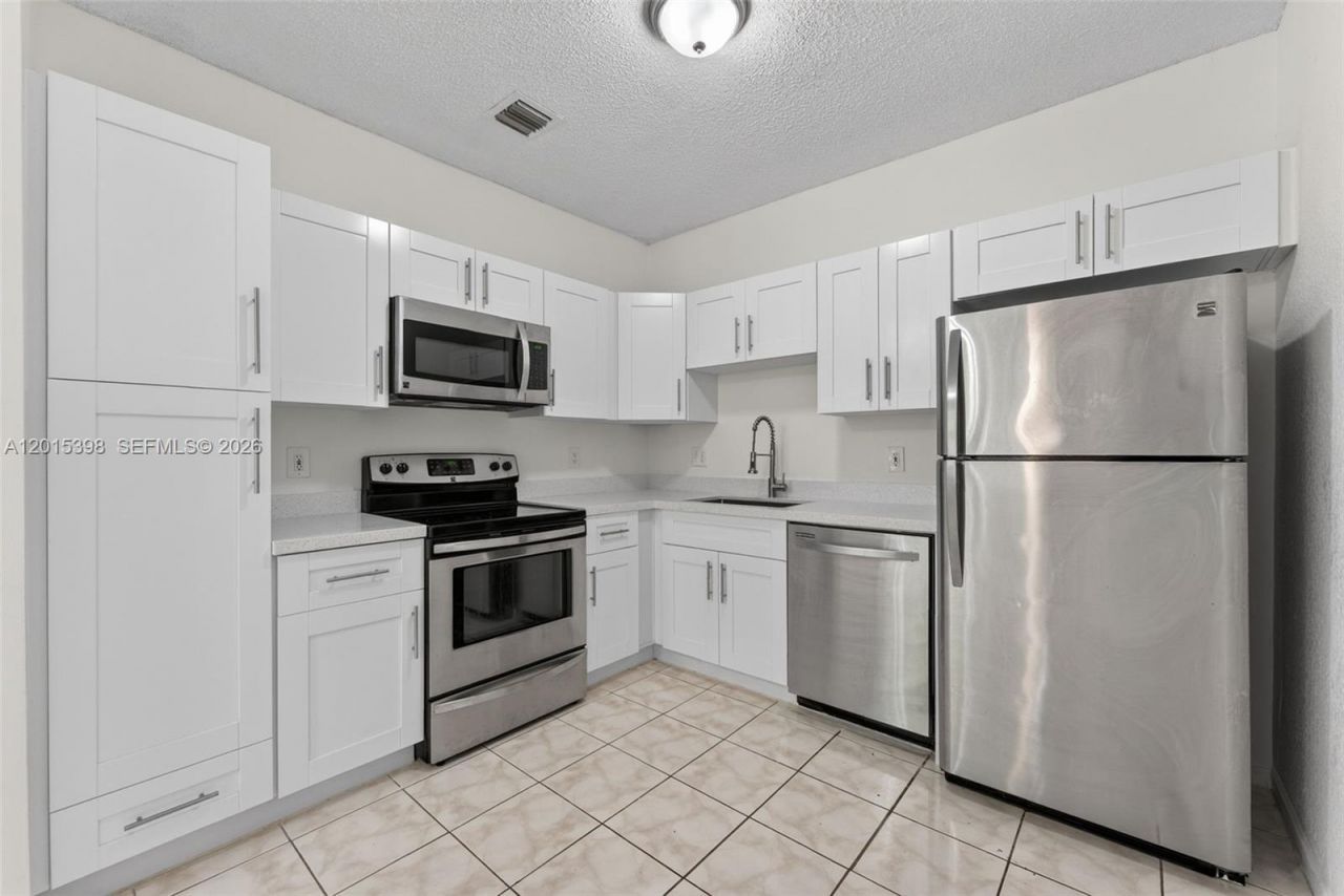 16889 SW 1st Mnr , Pembroke Pines, FL 33027 Photo