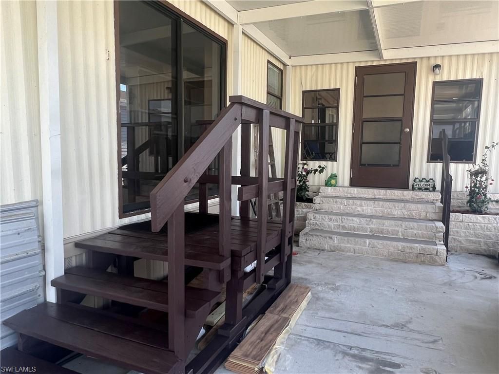 573 Cape Florida Ln, Naples, FL 34104 Photo