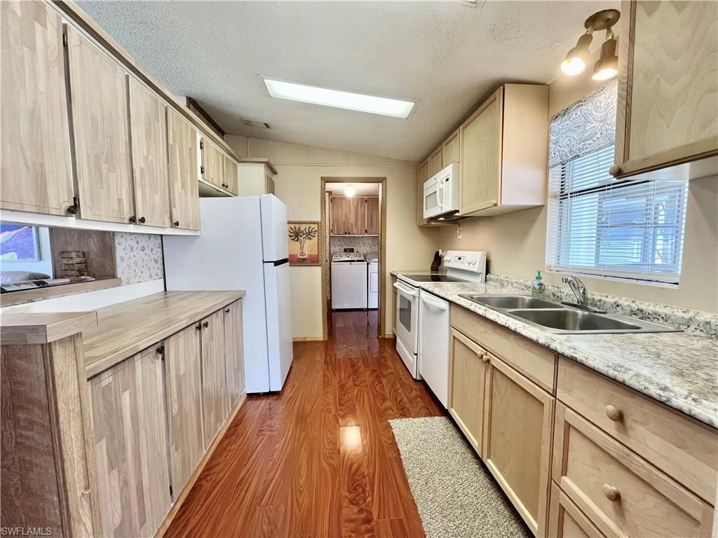 573 Cape Florida Ln, Naples, FL 34104 Photo