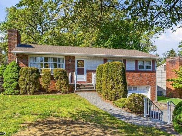 90 Mcnomee St, Oakland, NJ 07436