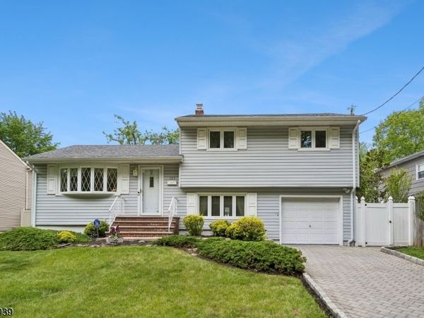 135 Roosevelt Ave, Woodbridge, NJ 07067