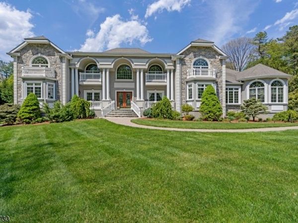 17 Constitution Ave, Roxbury, NJ 07876