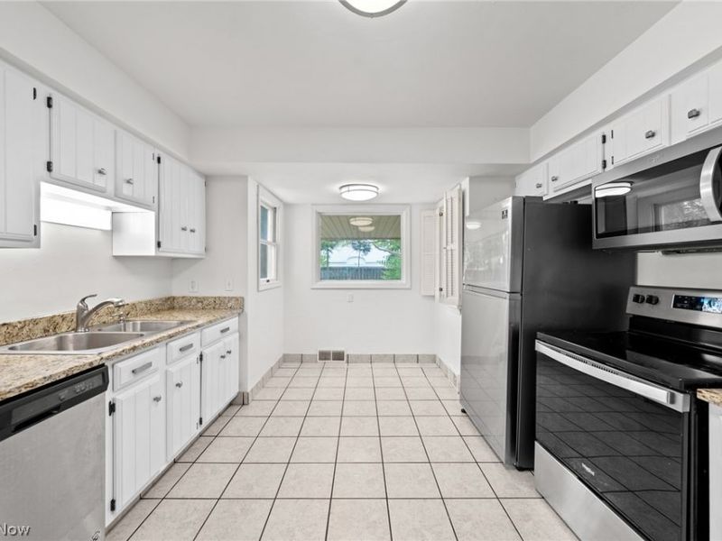 21204 Halworth Road, Beachwood, OH 44122 Photo 16