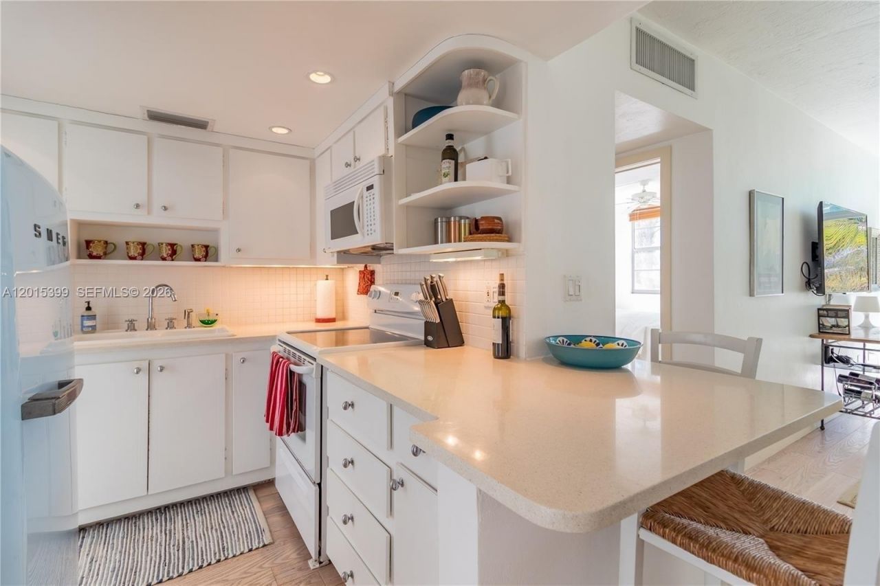 301 Ocean Dr , Unit 306, Miami Beach, FL 33139 Photo
