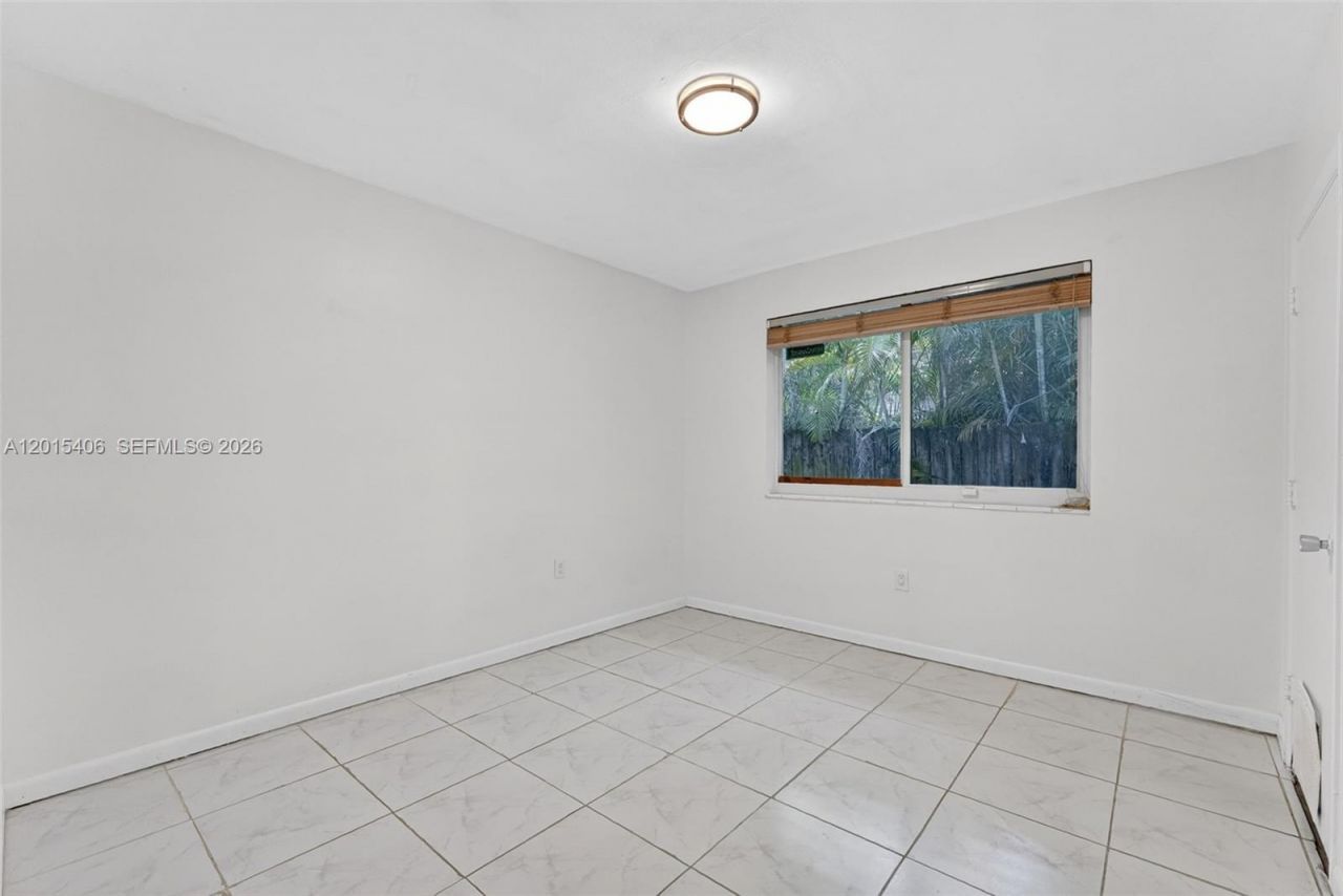 1401 NE 200th Ter , Miami, FL 33179 Photo