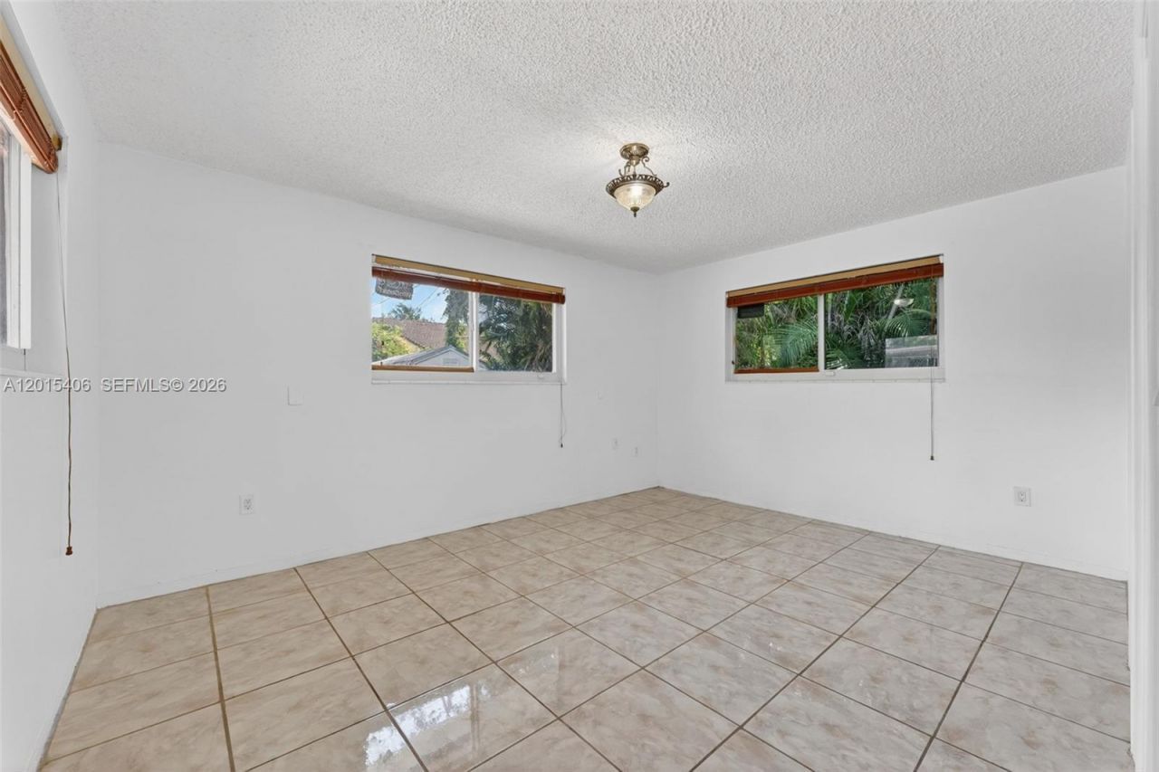 1401 NE 200th Ter , Miami, FL 33179 Photo