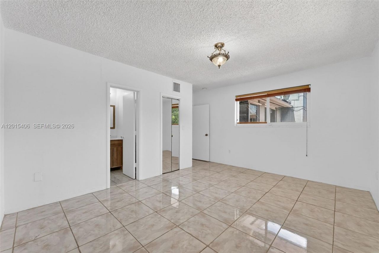 1401 NE 200th Ter , Miami, FL 33179 Photo