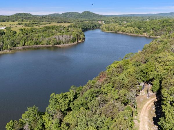 18679 Private Road 2261 , Eagle Rock, MO 65641