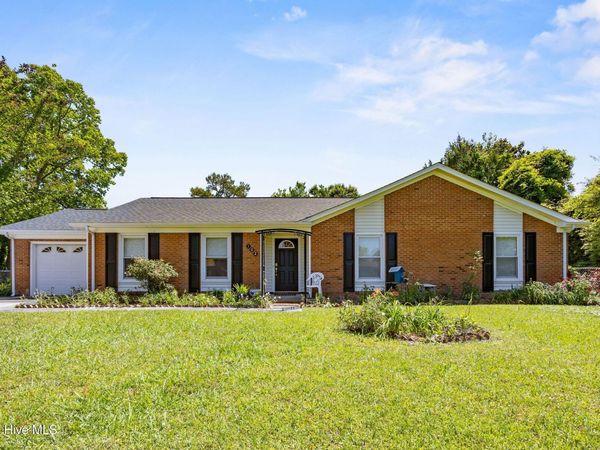 102 Greenbriar Drive, Jacksonville, NC 28546