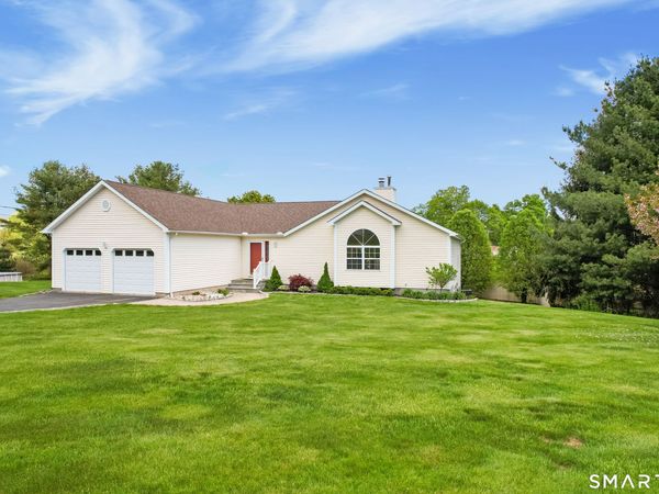 10 Conhurst, North Haven, CT 06473