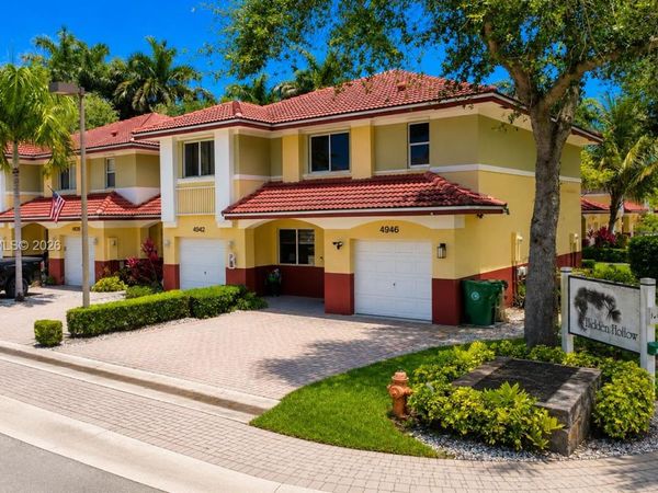 4946 SW 66th Ter , Davie, FL 33314
