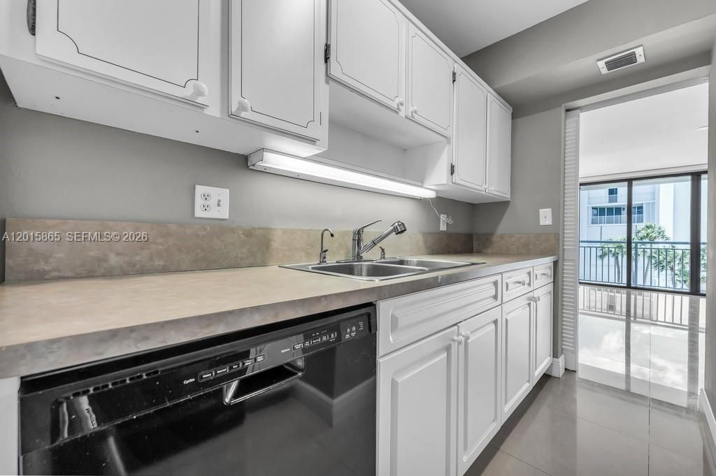 3100 NE 48th St, Unit 318, Fort Lauderdale, FL 33308 Photo