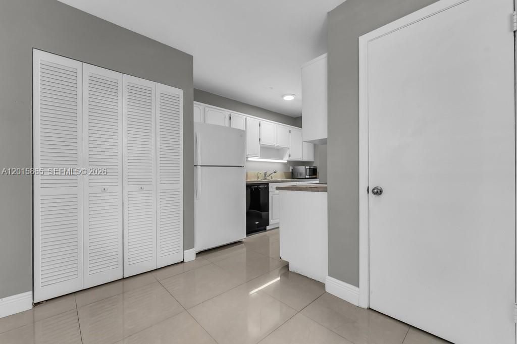 3100 NE 48th St, Unit 318, Fort Lauderdale, FL 33308 Photo