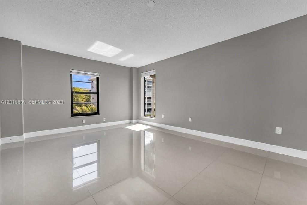 3100 NE 48th St, Unit 318, Fort Lauderdale, FL 33308 Photo