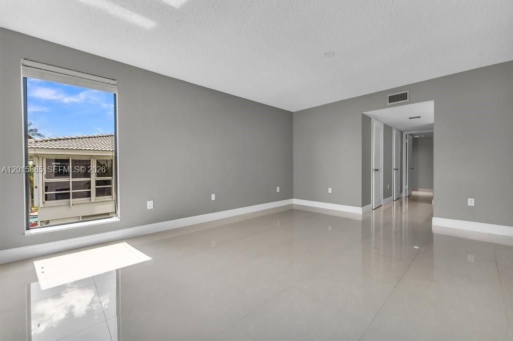 3100 NE 48th St, Unit 318, Fort Lauderdale, FL 33308 Photo