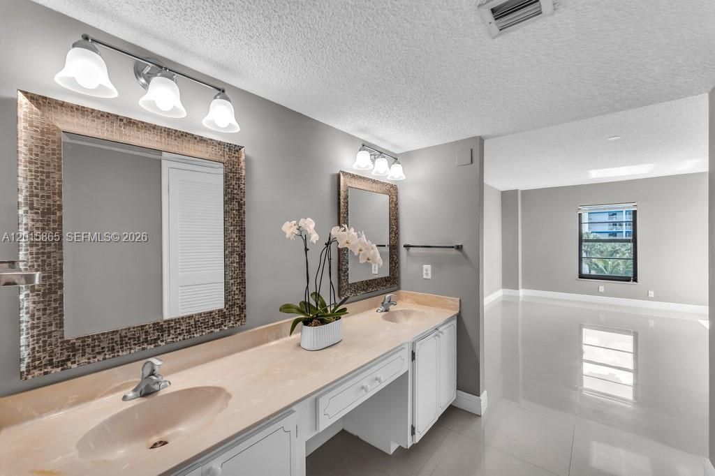 3100 NE 48th St, Unit 318, Fort Lauderdale, FL 33308 Photo