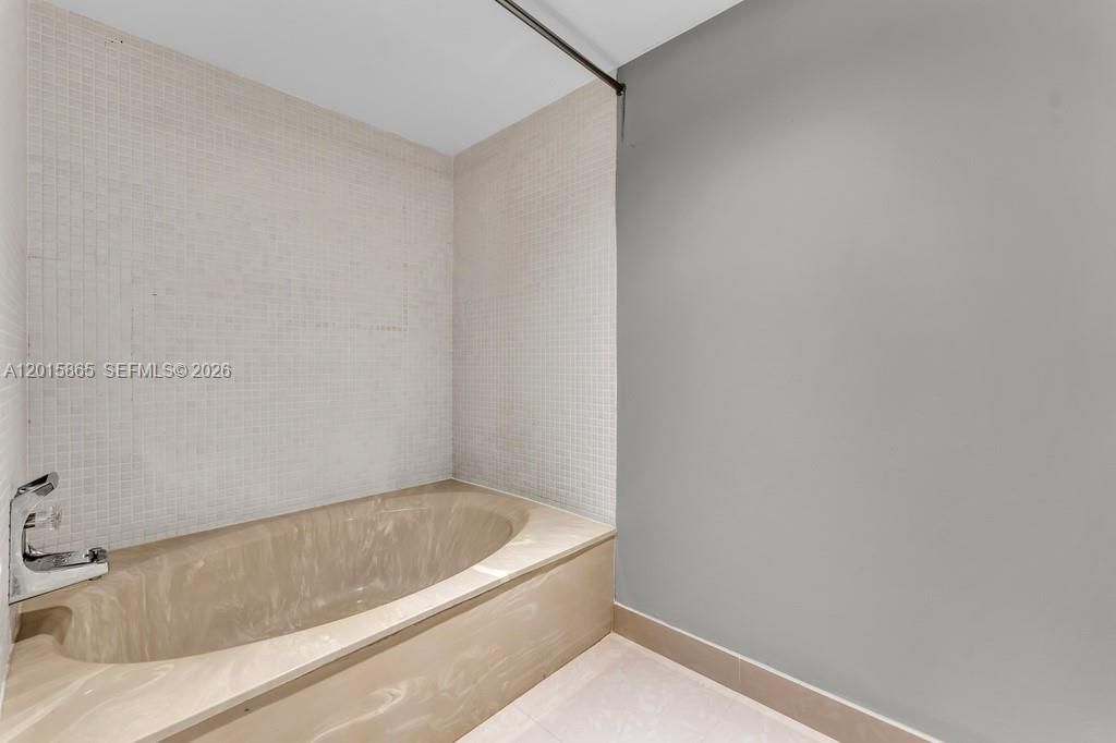 3100 NE 48th St, Unit 318, Fort Lauderdale, FL 33308 Photo