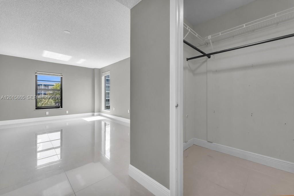 3100 NE 48th St, Unit 318, Fort Lauderdale, FL 33308 Photo