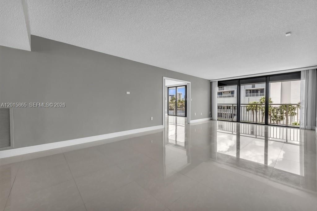 3100 NE 48th St, Unit 318, Fort Lauderdale, FL 33308 Photo