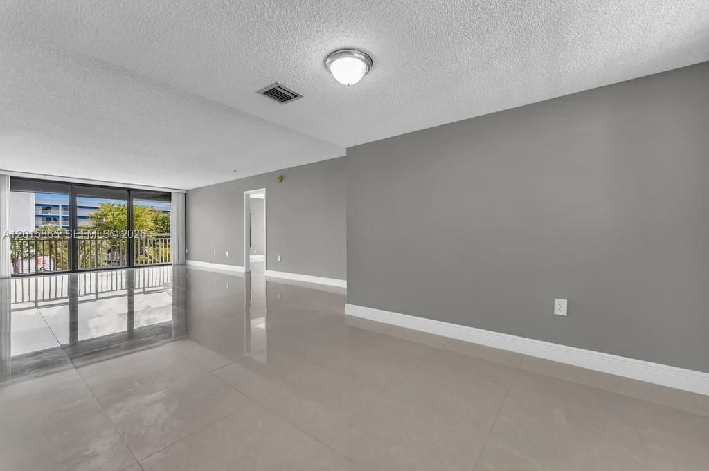 3100 NE 48th St, Unit 318, Fort Lauderdale, FL 33308 Photo
