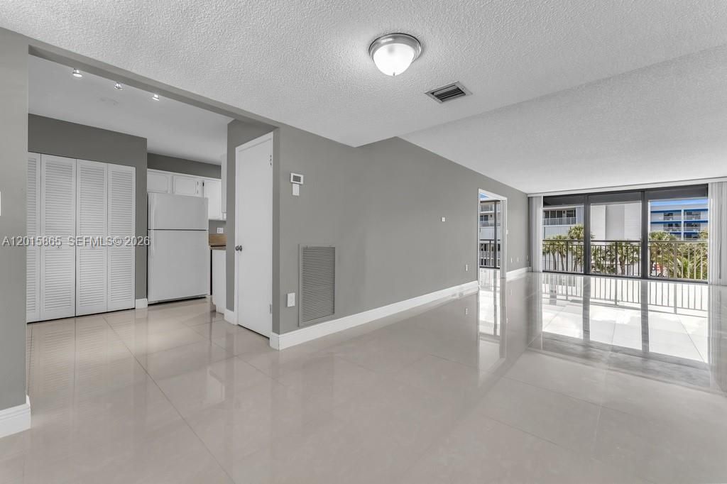 3100 NE 48th St, Unit 318, Fort Lauderdale, FL 33308 Photo