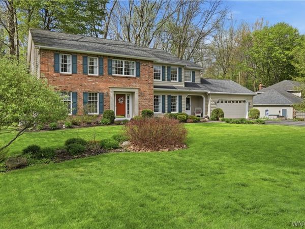 69 Middlebury Road , Orchard Park, NY 14127