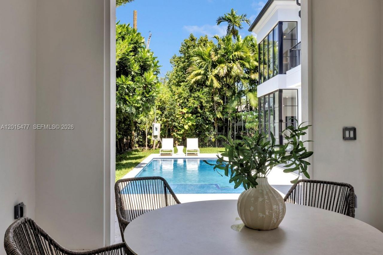 1220 S Alhambra Cir, Coral Gables, FL 33146 Photo
