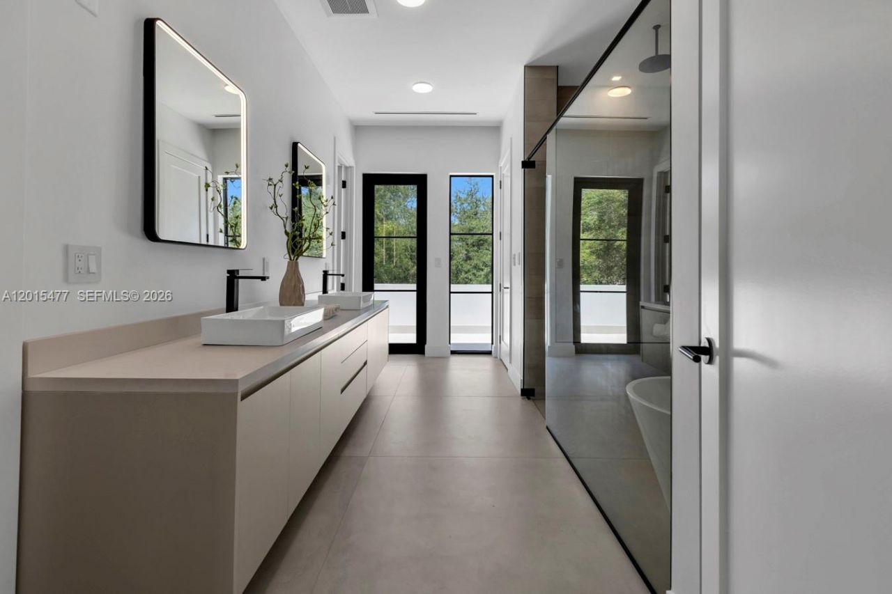 1220 S Alhambra Cir, Coral Gables, FL 33146 Photo