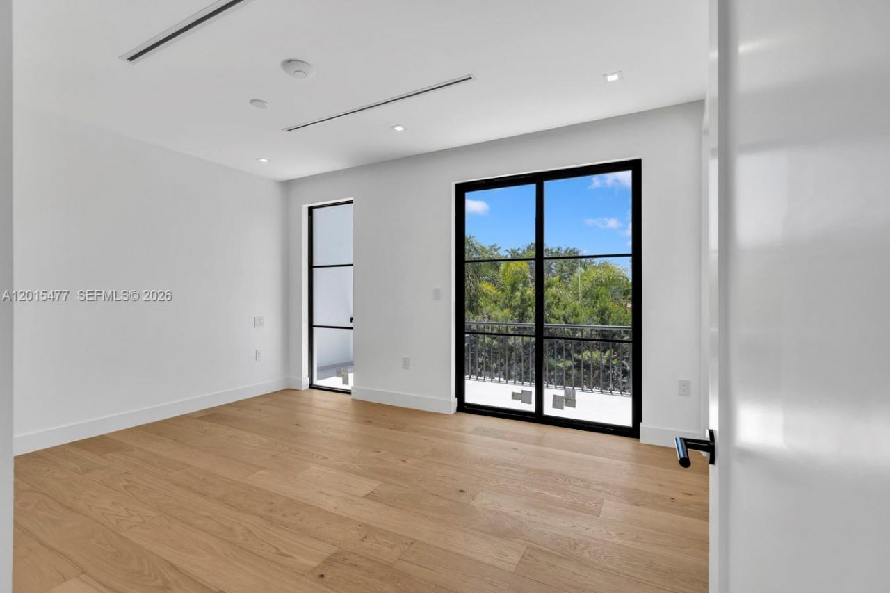 1220 S Alhambra Cir, Coral Gables, FL 33146 Photo
