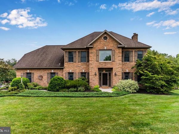 1826 SIGNAL HILL DRIVE, MECHANICSBURG, PA 17050