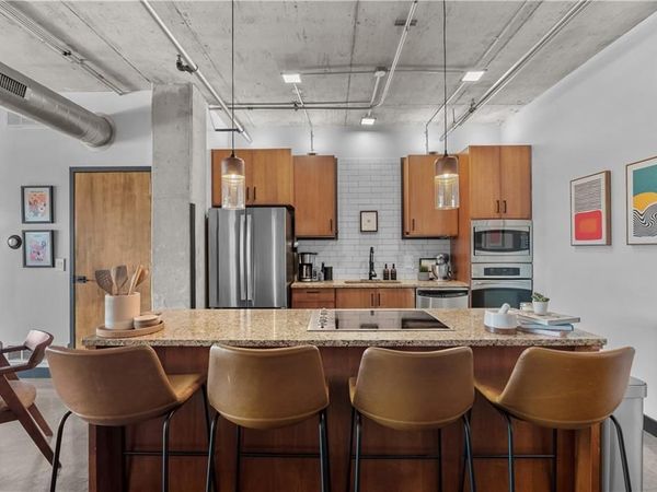 4141 Pennsylvania Avenue, Unit 402, Kansas City, MO 64111