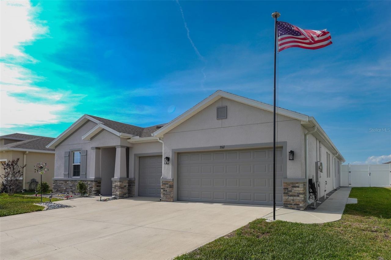 3507 Autumn Amber Drive, Spring Hill, FL 34609 Photo