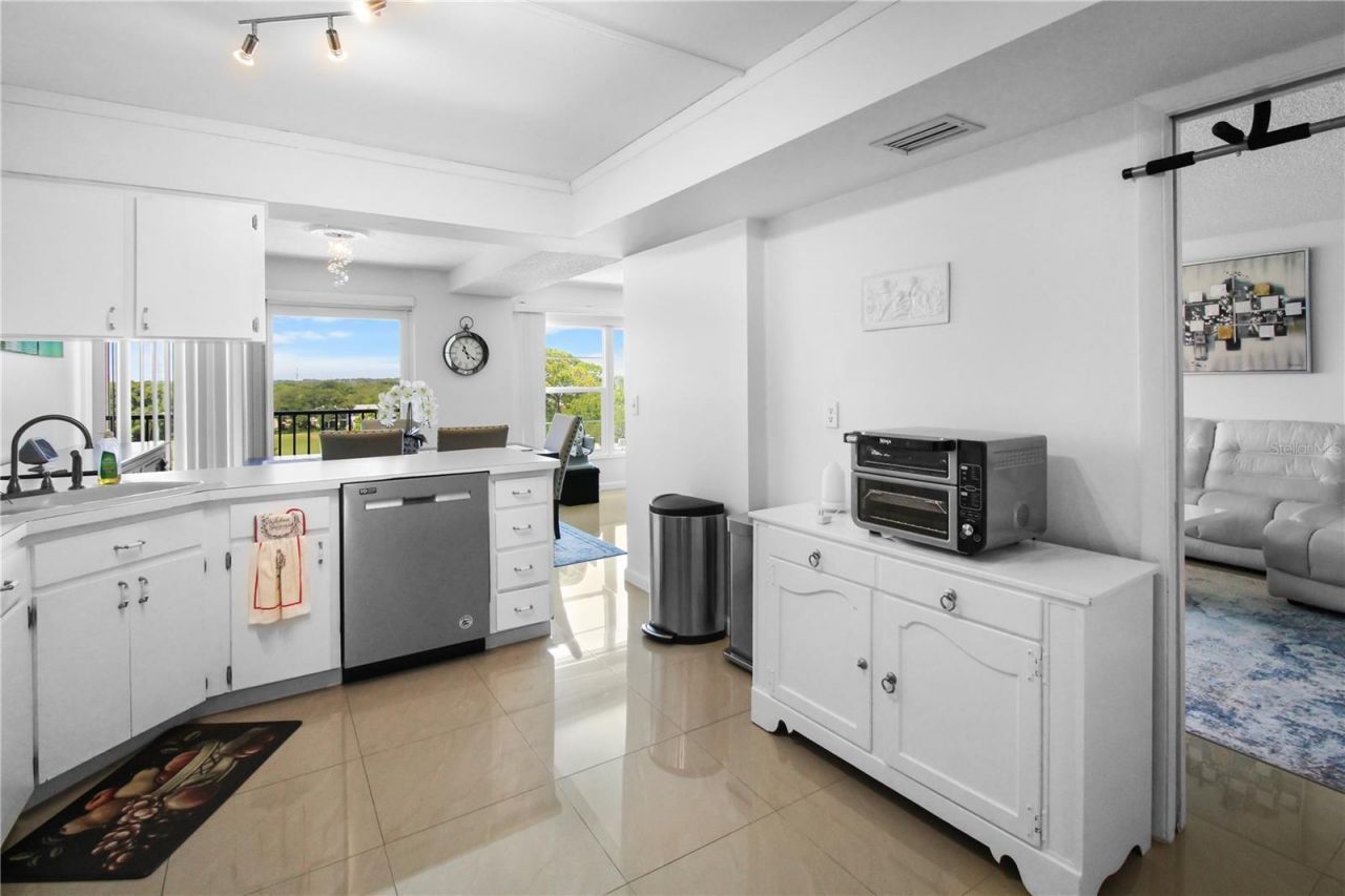 225 Country Club Drive, Unit 1604, Largo, FL 33771 Photo
