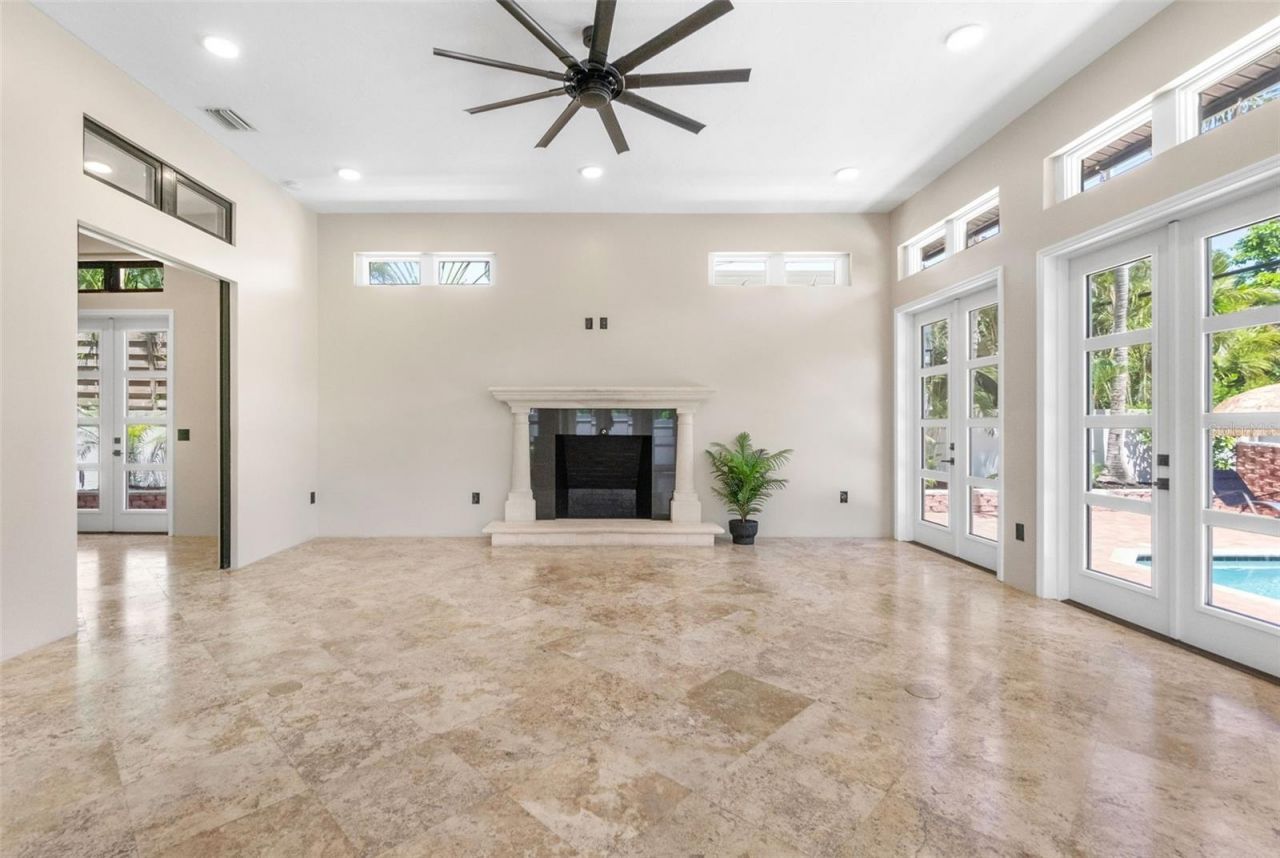 324 Siesta Drive, Sarasota, FL 34242 Photo