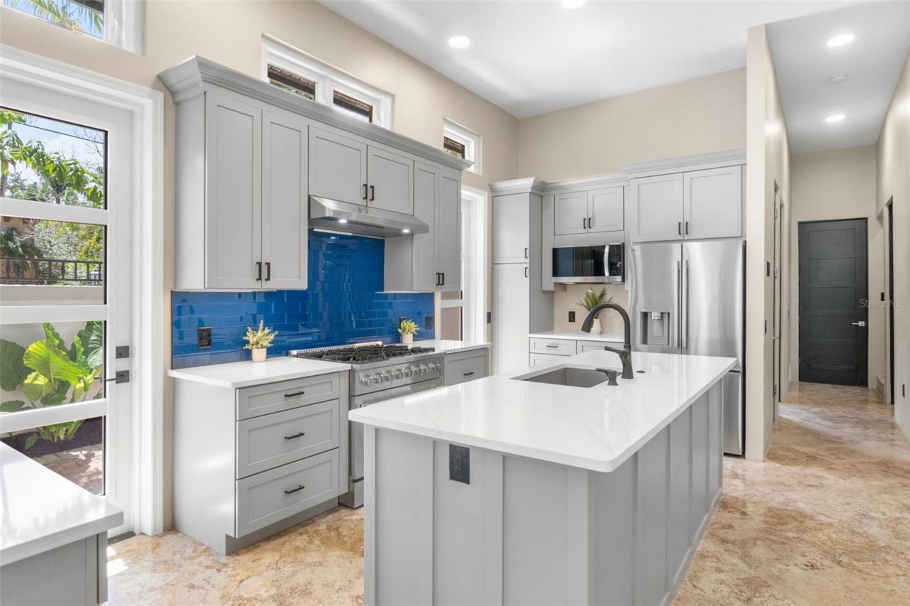 324 Siesta Drive, Sarasota, FL 34242 Photo