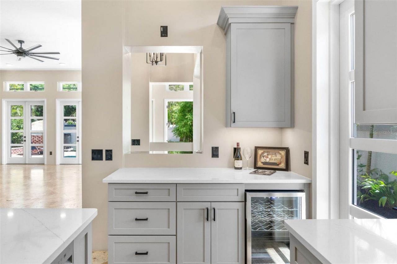 324 Siesta Drive, Sarasota, FL 34242 Photo