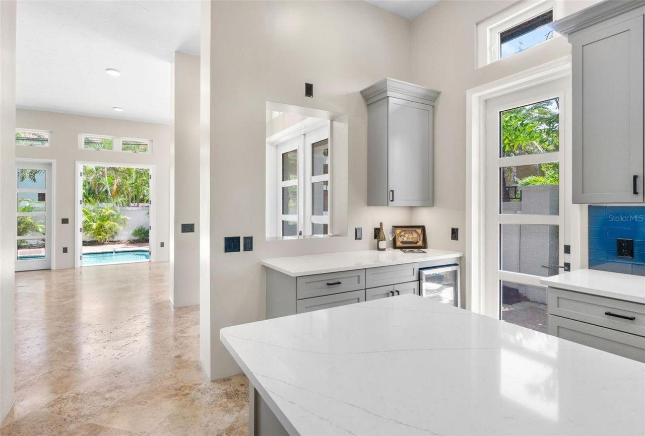 324 Siesta Drive, Sarasota, FL 34242 Photo