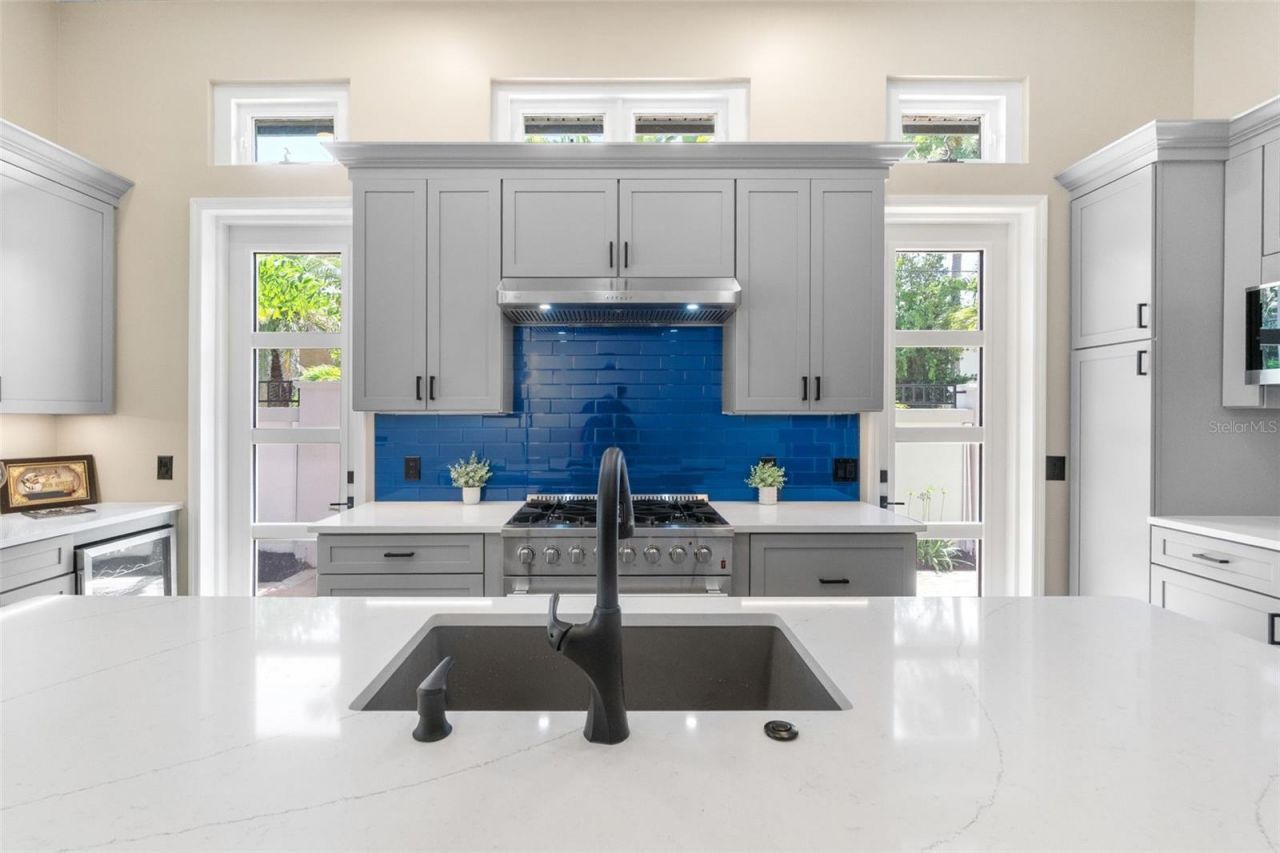 324 Siesta Drive, Sarasota, FL 34242 Photo