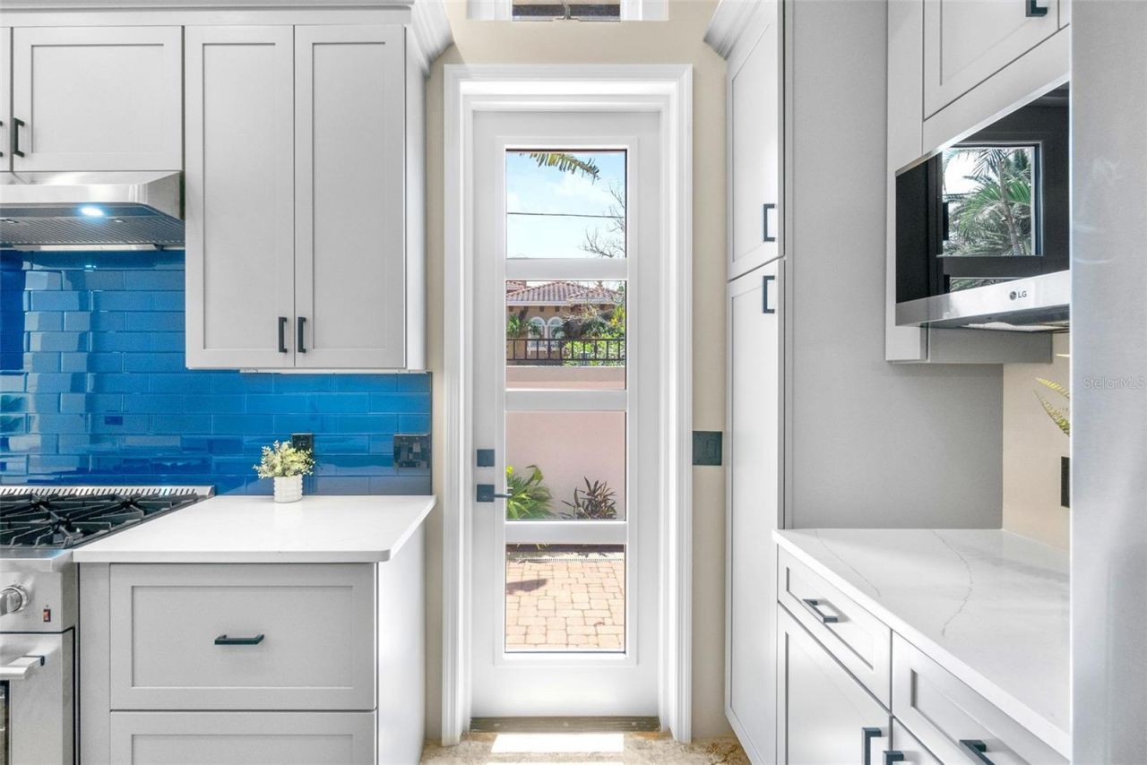 324 Siesta Drive, Sarasota, FL 34242 Photo