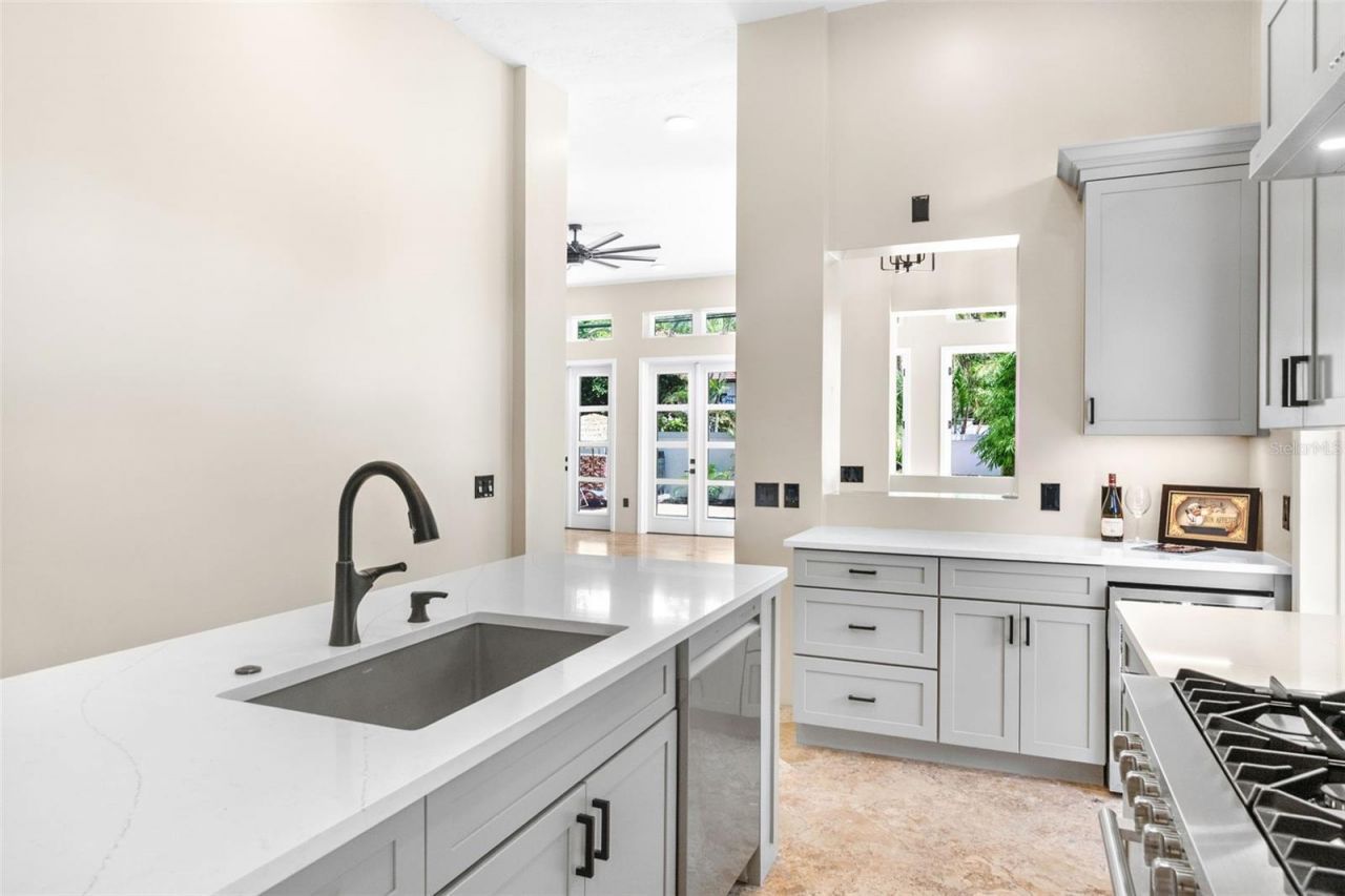 324 Siesta Drive, Sarasota, FL 34242 Photo