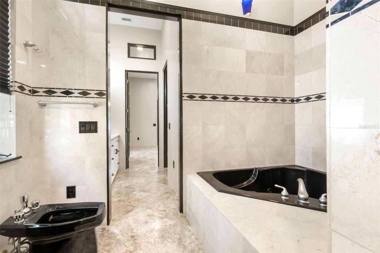 324 Siesta Drive, Sarasota, FL 34242 Photo