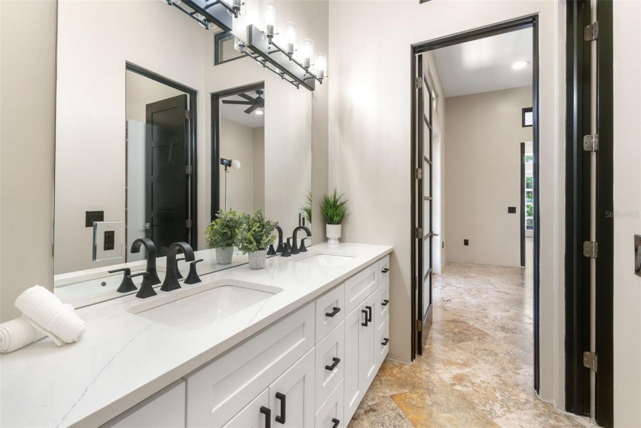 324 Siesta Drive, Sarasota, FL 34242 Photo