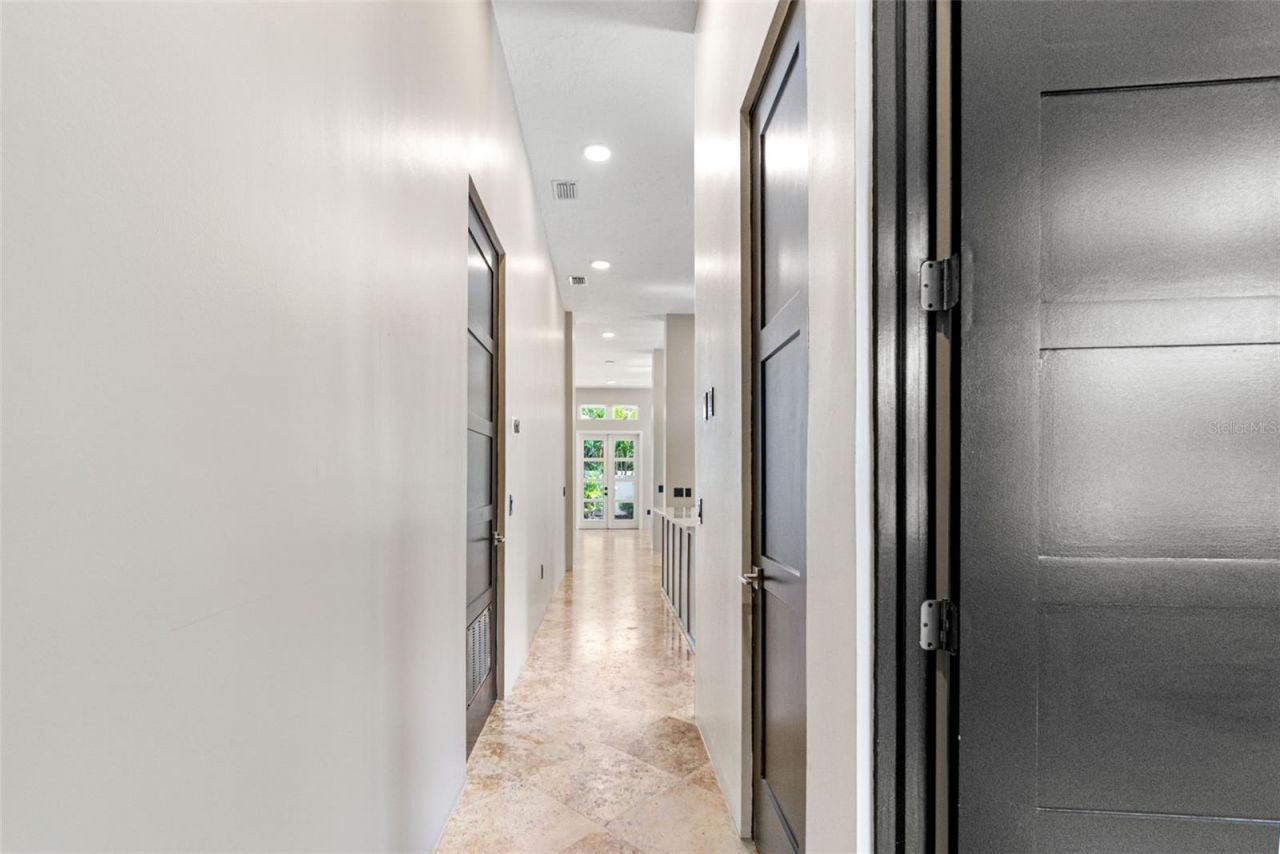 324 Siesta Drive, Sarasota, FL 34242 Photo